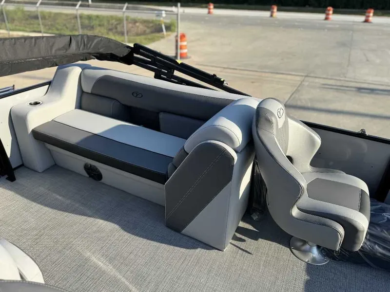 Slide: The Image of Veranda VISTA VIEW 22RC 2026 - 9