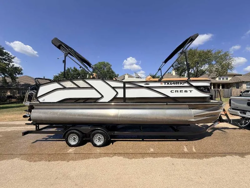 The Image of Crest 230 CARIBBEAN LX CP3 2022 - 1