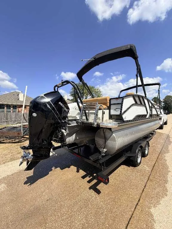 Slide: The Image of Crest 230 CARIBBEAN LX CP3 2022 - 12