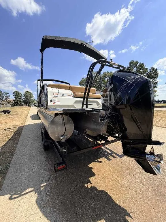 Slide: The Image of Crest 230 CARIBBEAN LX CP3 2022 - 13