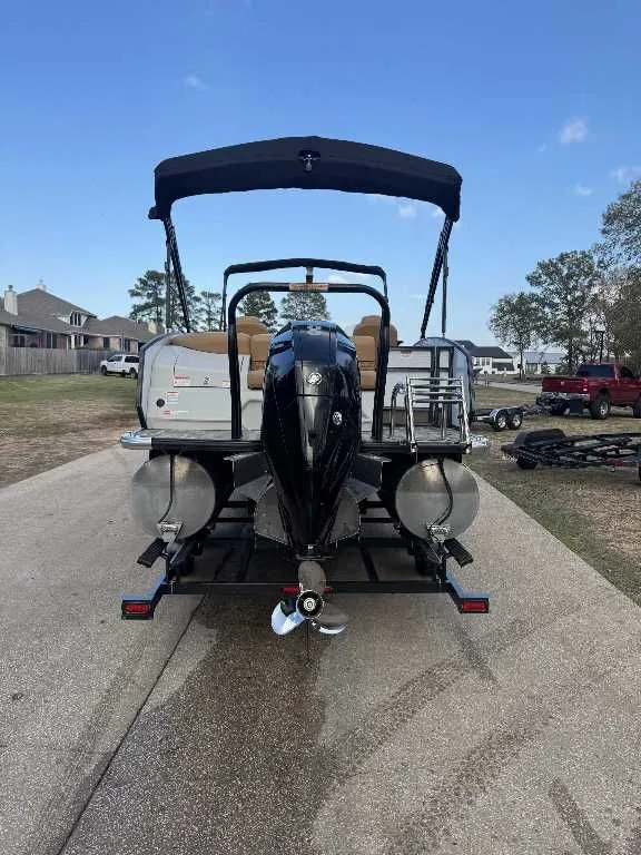 Slide: The Image of Crest 230 CARIBBEAN LX CP3 2022 - 16