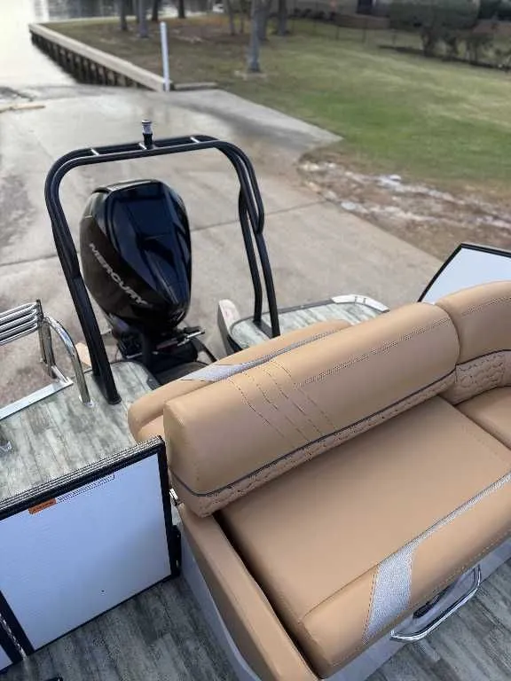 Slide: The Image of Crest 230 CARIBBEAN LX CP3 2022 - 23