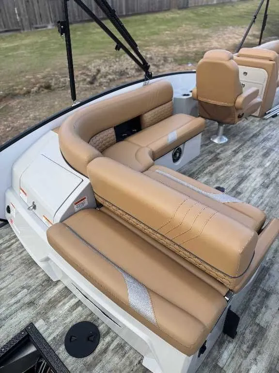 Slide: The Image of Crest 230 CARIBBEAN LX CP3 2022 - 24