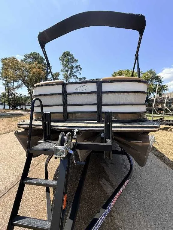 Slide: The Image of Crest 230 CARIBBEAN LX CP3 2022 - 3