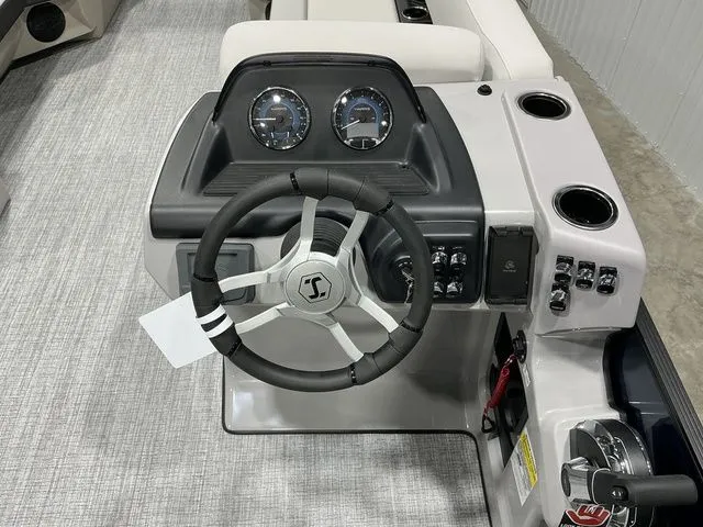 Slide: The Image of Harris Cruiser 230 SLDH 2026 - 16