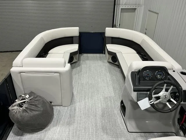Slide: The Image of Harris Cruiser 230 SLDH 2026 - 15