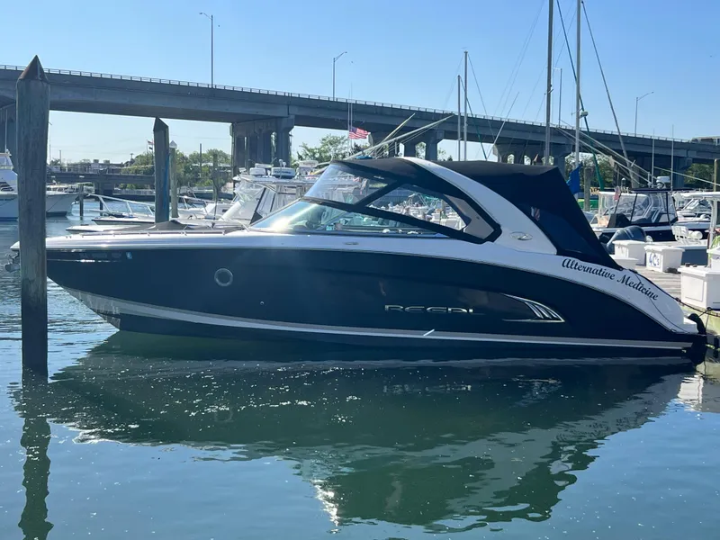 The Image of 2013 Regal 3200 Bowrider boat docked in a marina. - 0