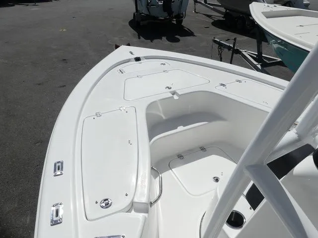 Slide: The Image of Sea Pro 210 DLX BAY 2026 - 16