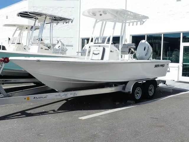 Slide: The Image of Sea Pro 210 DLX BAY 2026 - 2