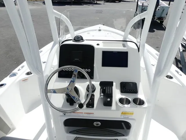 Slide: The Image of Sea Pro 210 DLX BAY 2026 - 9