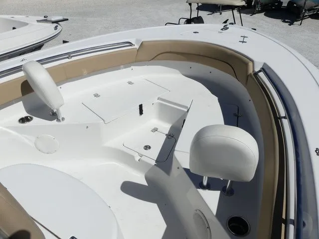 Slide: The Image of Sportsman Heritage 211 Center Console 2013 - 11