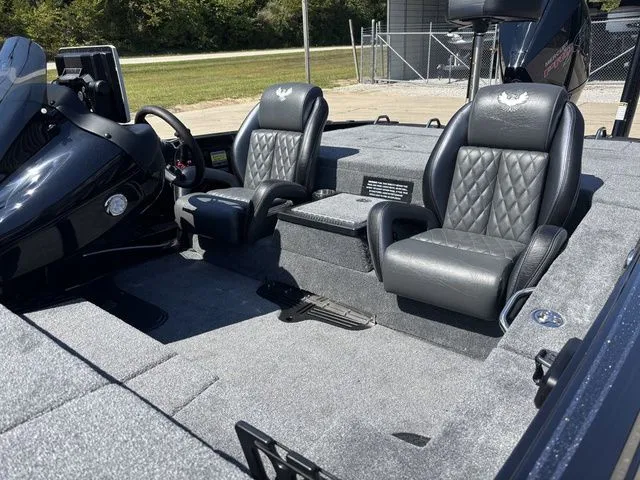 Slide: The Image of Phoenix Bass Boat 721 ZXL 2026 - 16