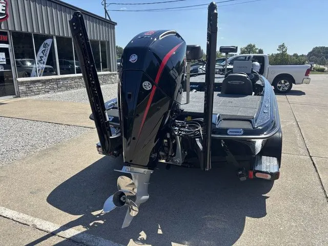 Slide: The Image of Phoenix Bass Boat 721 ZXL 2026 - 2