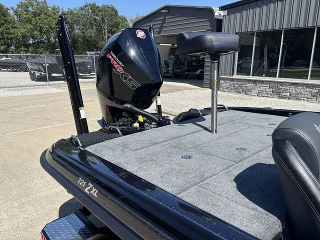 Slide: The Image of Phoenix Bass Boat 721 ZXL 2026 - 6