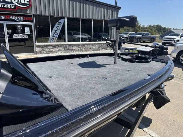 Slide: The Image of Phoenix Bass Boat 721 ZXL 2026 - 9