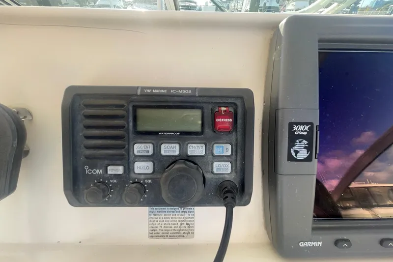 Slide: The Image of VHF marine radio and GPS display on 2005 Wellcraft 290 Coastal boat dashboard. - 32