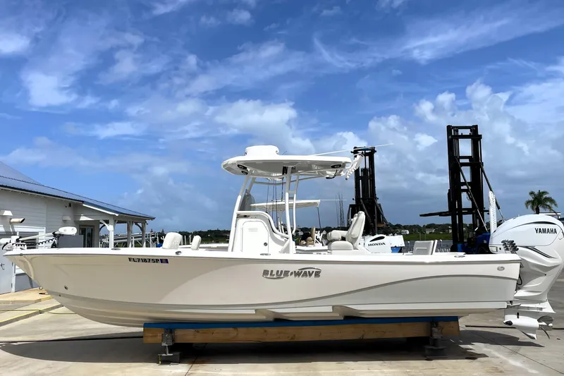 The Image of 2019 Blue Wave 2800 Pure Hybrid boat on display under a clear blue sky. - 0