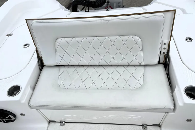 Slide: The Image of White cushioned seating on 2019 Blue Wave 2800 Pure Hybrid boat. - 54