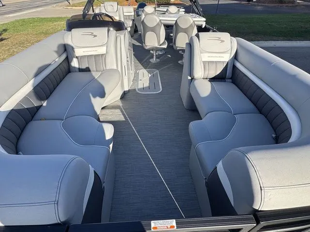 Slide: The Image of Bennington 24 LX 2023 - 5