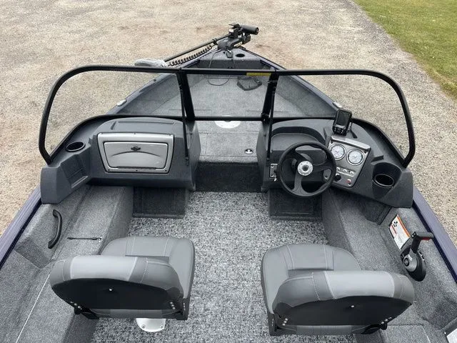 Slide: The Image of Tracker Pro Guide V-16 WT 2026 - 16