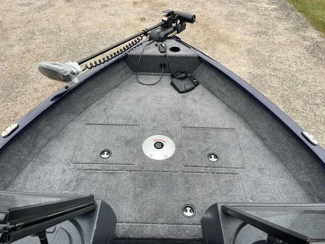 Slide: The Image of Tracker Pro Guide V-16 WT 2026 - 20