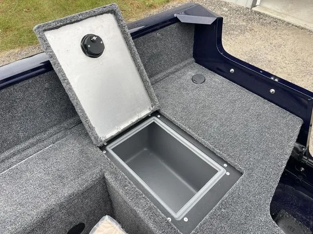 Slide: The Image of Tracker Pro Guide V-16 WT 2026 - 30