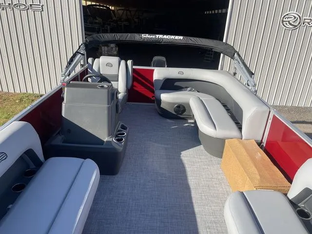 Slide: The Image of Sun Tracker Party Barge 16 DLX 2026 - 12