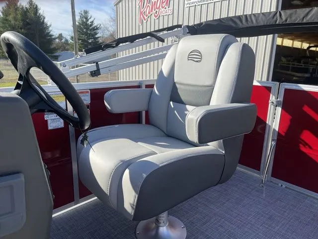 Slide: The Image of Sun Tracker Party Barge 16 DLX 2026 - 19