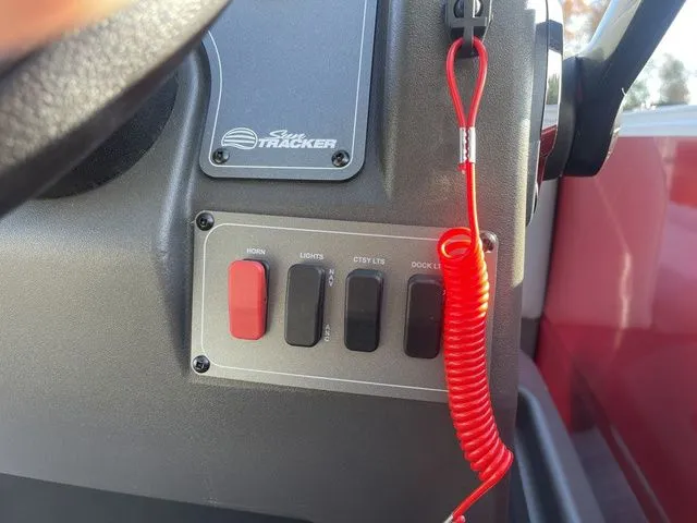 Slide: The Image of Sun Tracker Party Barge 16 DLX 2026 - 21