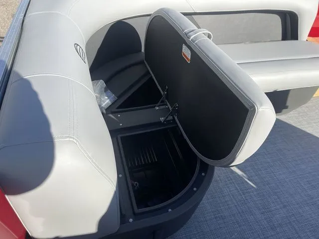 Slide: The Image of Sun Tracker Party Barge 16 DLX 2026 - 24