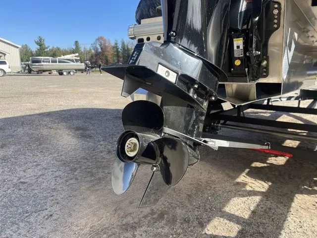 Slide: The Image of Sun Tracker Party Barge 16 DLX 2026 - 7