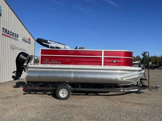 Slide: The Image of Sun Tracker Party Barge 16 DLX 2026 - 9