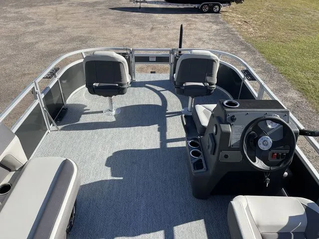 Slide: The Image of Sun Tracker Bass Buggy 16 XL Select 2026 - 13