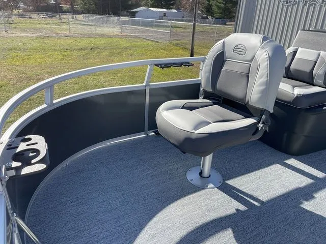 Slide: The Image of Sun Tracker Bass Buggy 16 XL Select 2026 - 14