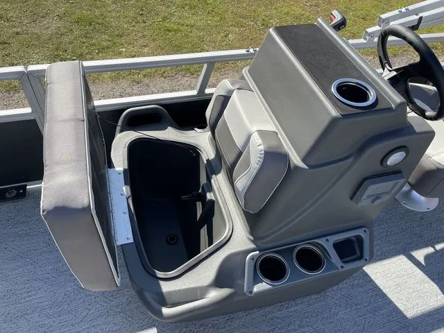 Slide: The Image of Sun Tracker Bass Buggy 16 XL Select 2026 - 16