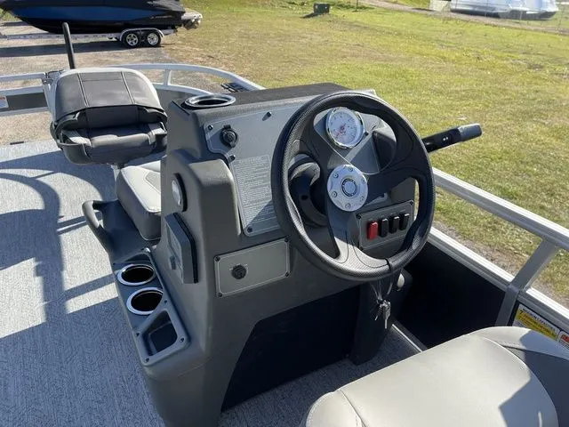 Slide: The Image of Sun Tracker Bass Buggy 16 XL Select 2026 - 18