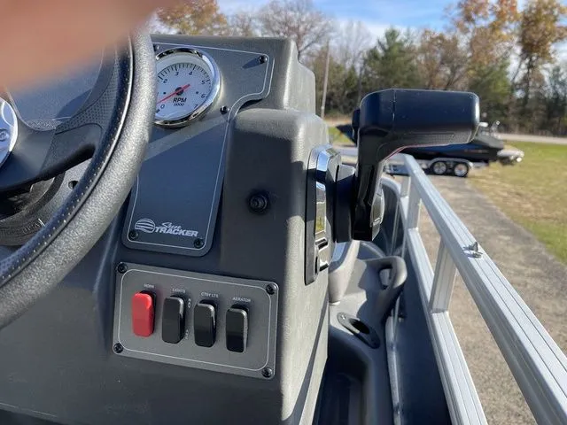 Slide: The Image of Sun Tracker Bass Buggy 16 XL Select 2026 - 19