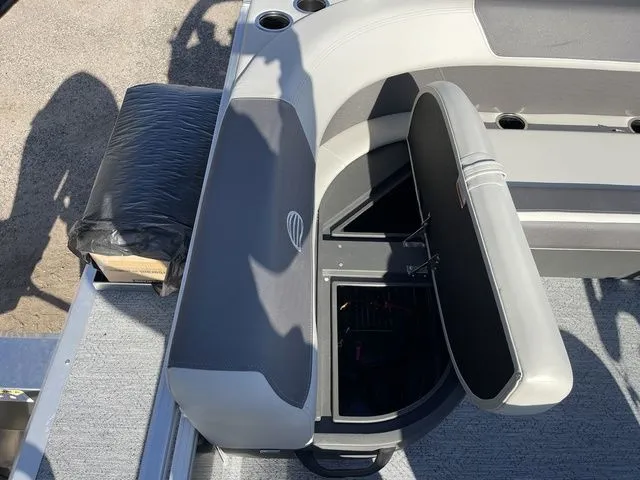 Slide: The Image of Sun Tracker Bass Buggy 16 XL Select 2026 - 21