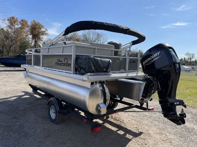 Slide: The Image of Sun Tracker Bass Buggy 16 XL Select 2026 - 4