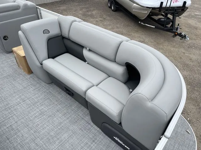 Slide: The Image of Sun Tracker Party Barge 20 DLX 2026 - 13