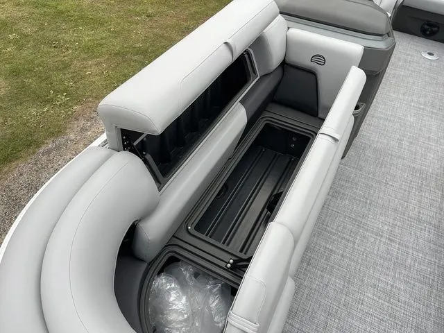 Slide: The Image of Sun Tracker Party Barge 20 DLX 2026 - 16