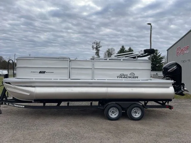 Slide: The Image of Sun Tracker Party Barge 20 DLX 2026 - 4