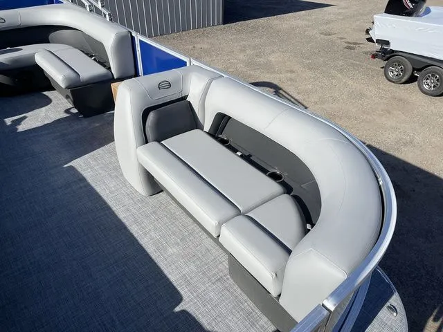 Slide: The Image of Sun Tracker Party Barge 18 DLX 2026 - 12