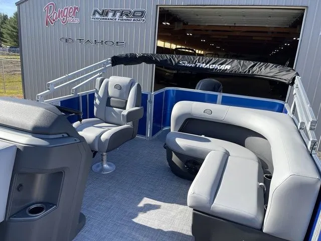 Slide: The Image of Sun Tracker Party Barge 18 DLX 2026 - 16