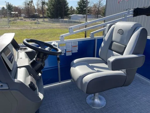 Slide: The Image of Sun Tracker Party Barge 18 DLX 2026 - 17