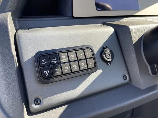 Slide: The Image of Sun Tracker Party Barge 18 DLX 2026 - 19