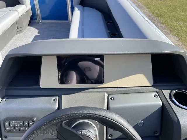 Slide: The Image of Sun Tracker Party Barge 18 DLX 2026 - 20