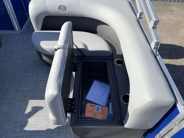 Slide: The Image of Sun Tracker Party Barge 18 DLX 2026 - 23