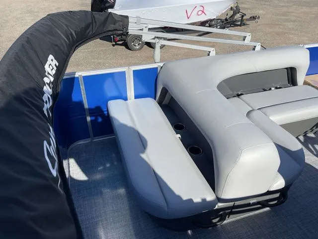 Slide: The Image of Sun Tracker Party Barge 18 DLX 2026 - 25