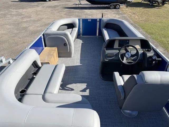 Slide: The Image of Sun Tracker Party Barge 18 DLX 2026 - 27